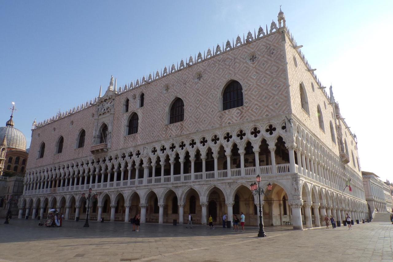 Casa Venier Bed & Breakfast Venice Exterior photo